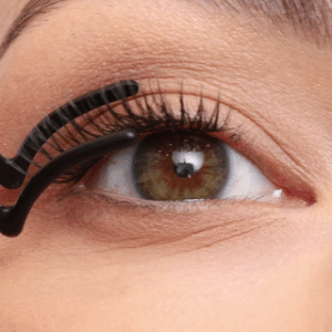 Primul plan al unui model care zboară genele