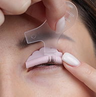 Se aplică lash Lift Kit