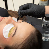 Se aplică lash Lift Kit